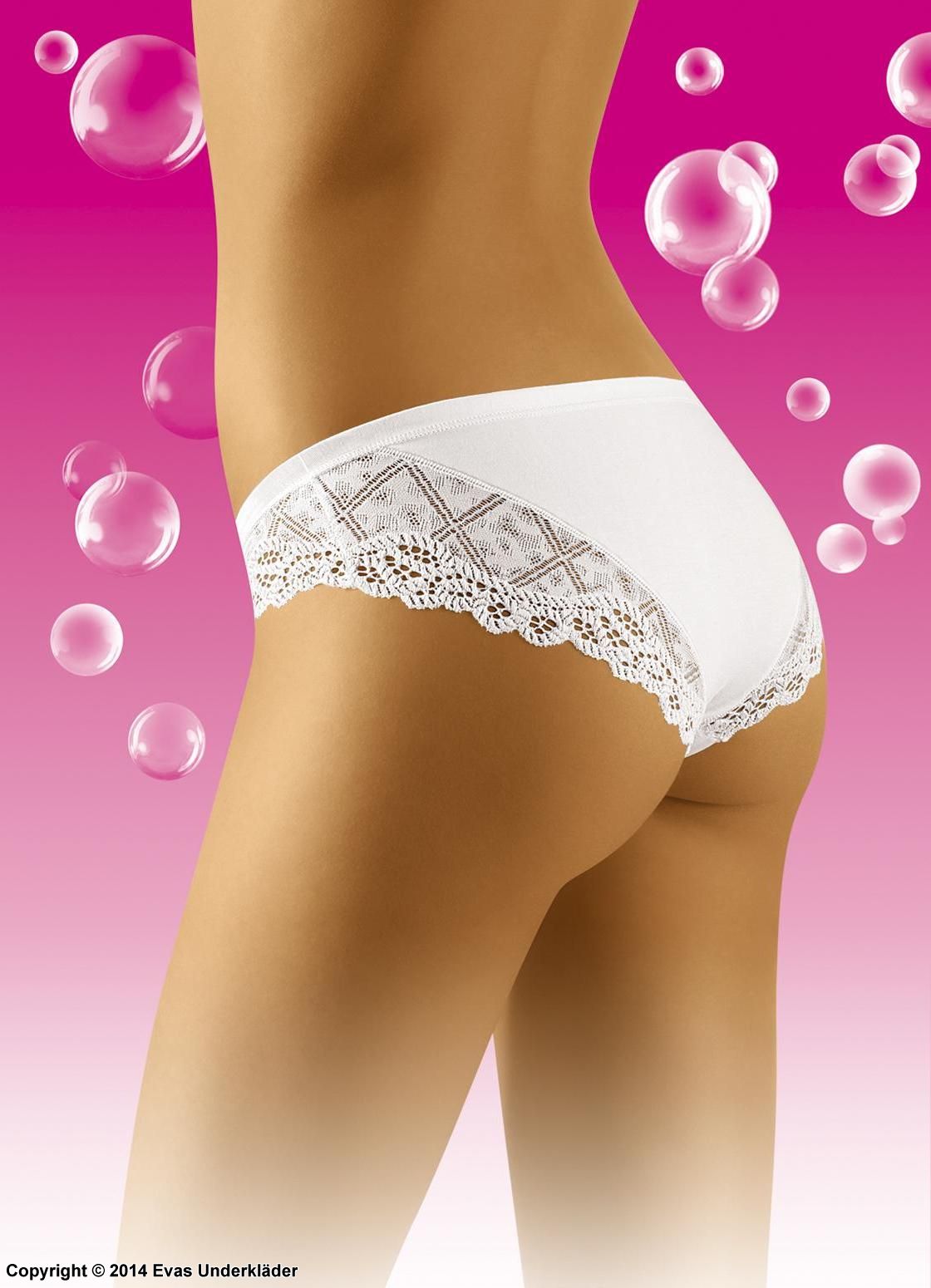 Soft panty with lace detailing